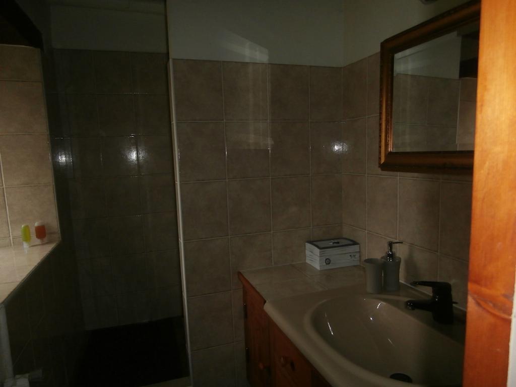 L'Apotheis Bed & Breakfast Saint-Thegonnec Loc-Eguiner Ruang foto